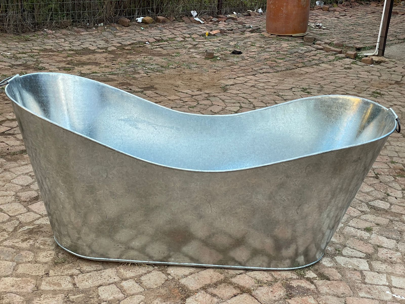 Galvanised steel Bath Tub 1.8m length x70cm x50cm height x70cm wideFree shipping in South Africa - Image 4